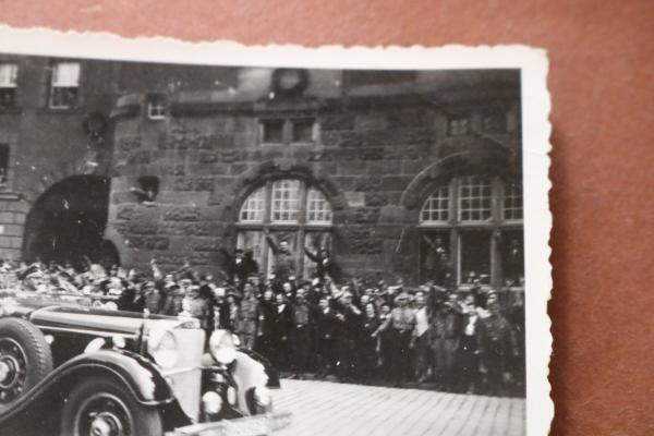 Photo - snapshot Adolf Hitler in the Mercedes 1934 - location ?
